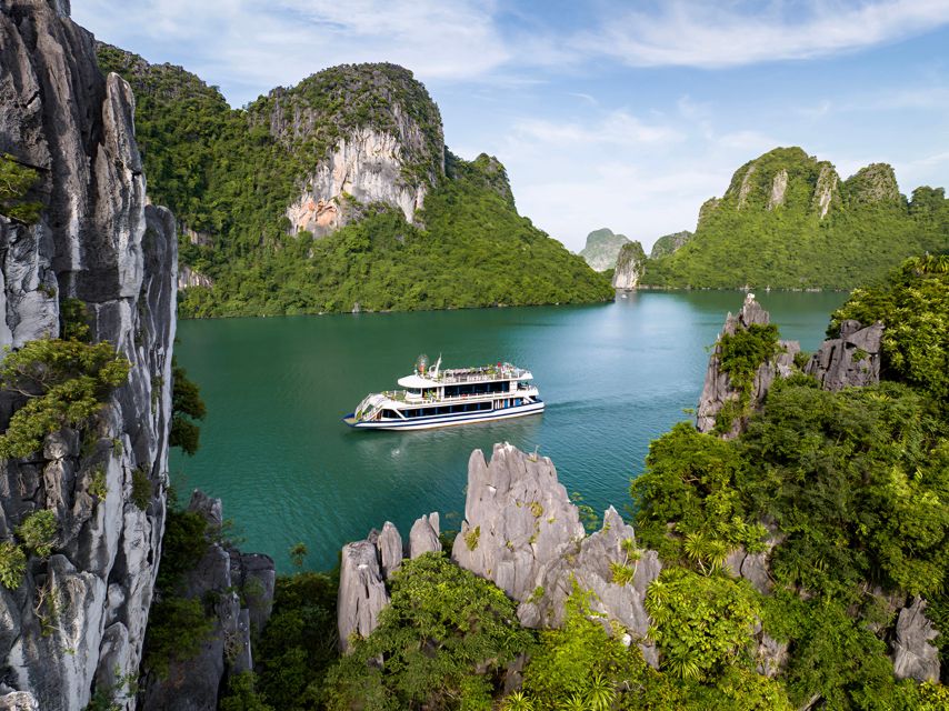 Halong Bay Luxury Cruise with Kayaking & Lunch Buffet - Luon Cave by kayak or bamboo boat
