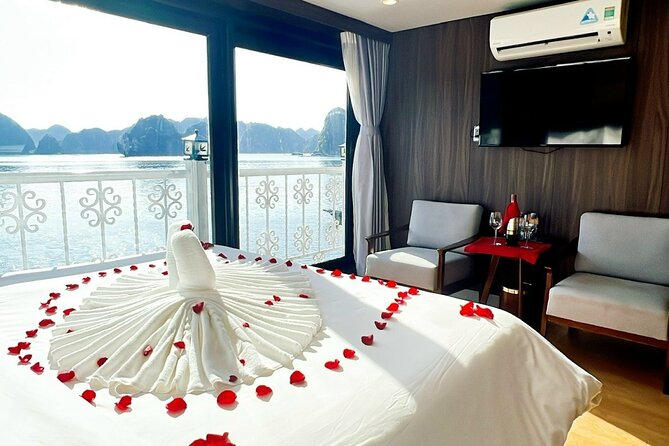 HaLong, LanHa bay 2days and 1 nite Kayak on Vega Legend Cruise. - Hanoi pickup and the long road to the harbor