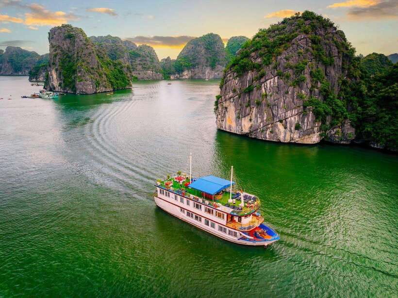 Hanoi: 2-Day Ha Long and Lan Ha Bay Cruise with Kayaking - The route from Hanoi to Beo Harbor