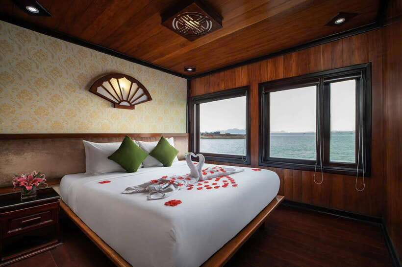Hanoi: 2-Day Halong Bay Boutique Cruise with Kayaking - Picking the right bay route