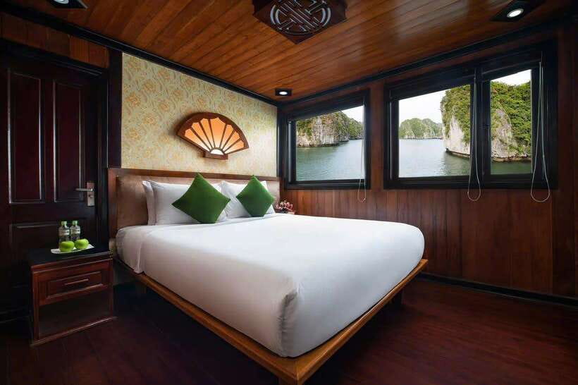 Hanoi: 2-Day Halong Bay Boutique Cruise with Kayaking - Food, guides, and the onboard mood