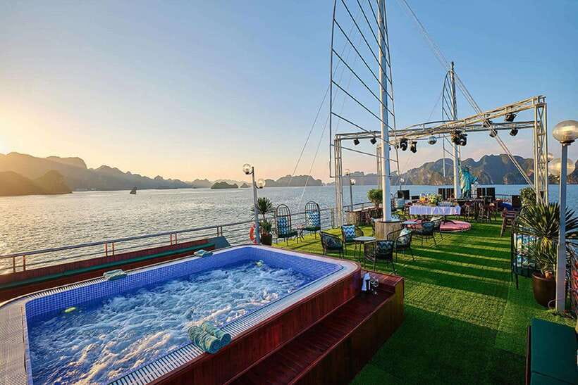 Hanoi: Full-Day Halong Bay 5-star Cruise with Kayak & Buffet - Cruising among Ha Long Bay’s limestone towers