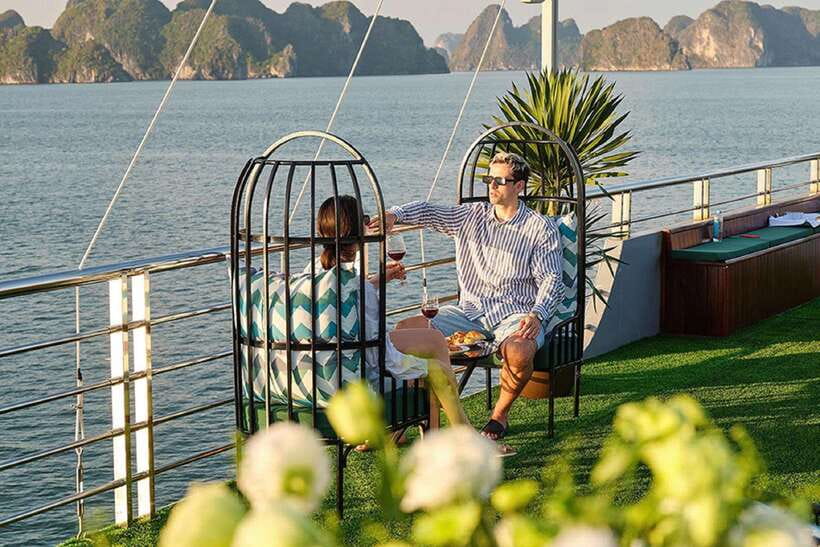 Hanoi: Full-Day Halong Bay 5-star Cruise with Kayak & Buffet - Kayaking at Luon Cave