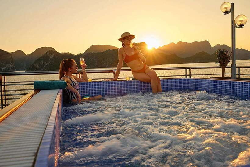 Hanoi: Full-Day Halong Bay 5-star Cruise with Kayak & Buffet - Choosing between Titop Beach and the summit