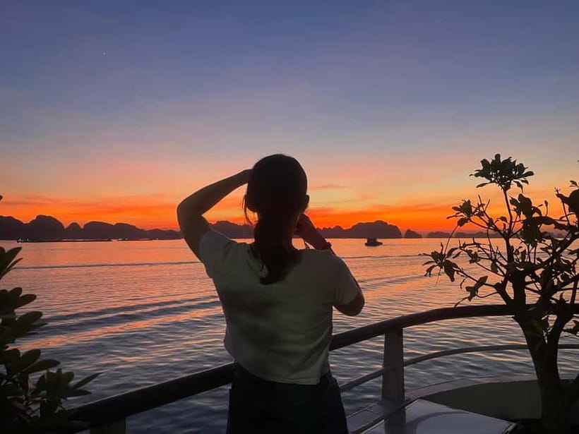 Hanoi-Ha Long 1D: Caves, Islands, Kayak, Lunch & Small Boat - Key points at a glance