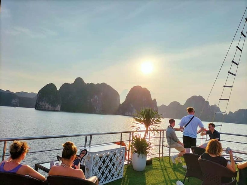 Hanoi-Ha Long 1D: Caves, Islands, Kayak, Lunch & Small Boat - Guides, group feel, and what the praise tells you