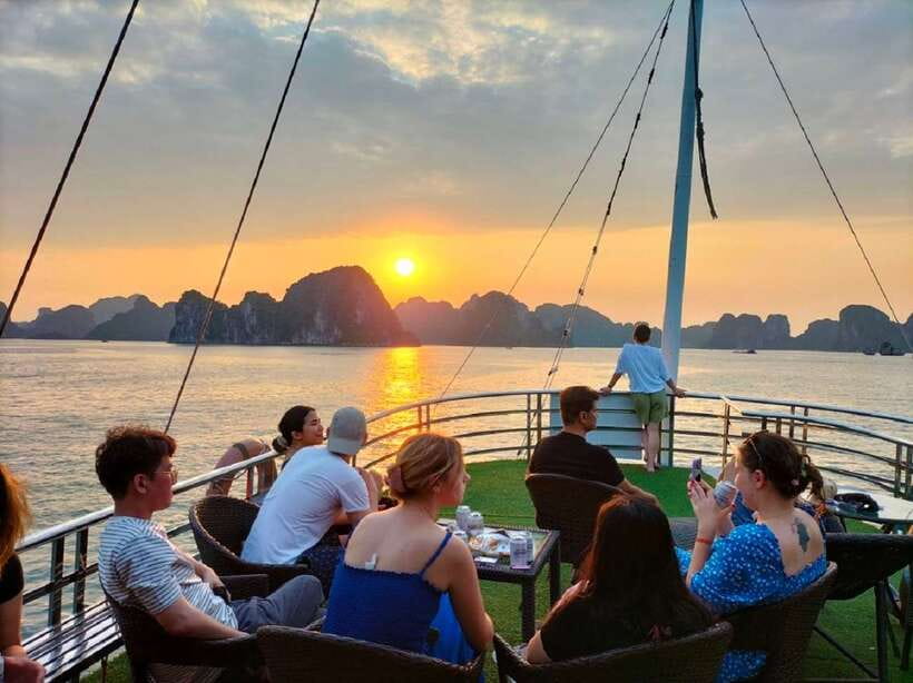 Hanoi: Ha Long Bay Day Cruise - Swimming, Meal, Kayaking - What to bring for the bay