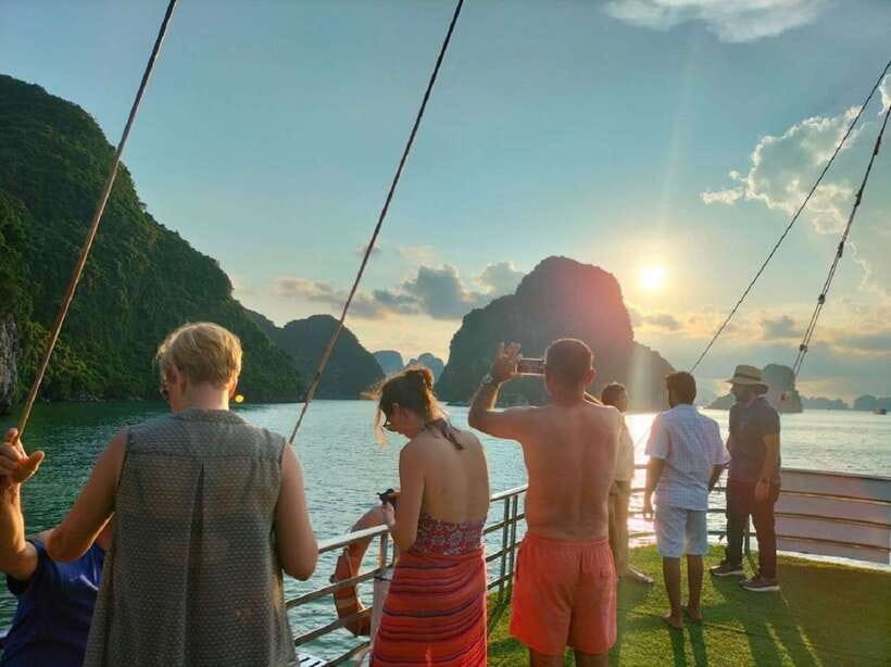 Hanoi: Ha Long Bay Day Cruise - Swimming, Meal, Kayaking - The sunset party on the ride back