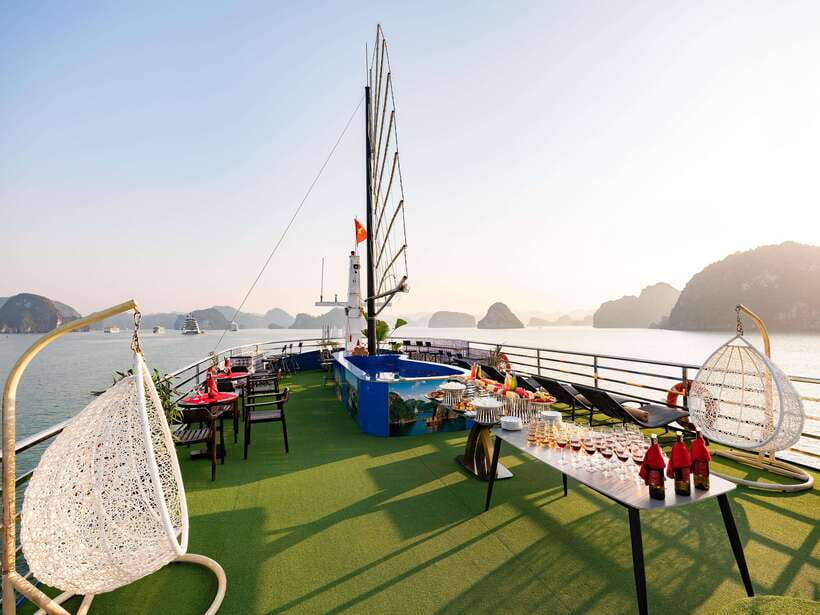 Hanoi: Halong Bay Cruise, Amazing Cave, Titov Island & Kayak - Sung Sot Cave, Halong Bay’s big cave visit