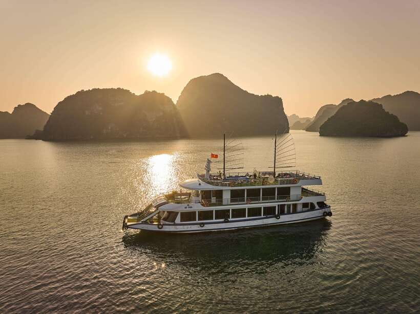Hanoi: Halong Bay Cruise, Amazing Cave, Titov Island & Kayak - What the $42 price really covers