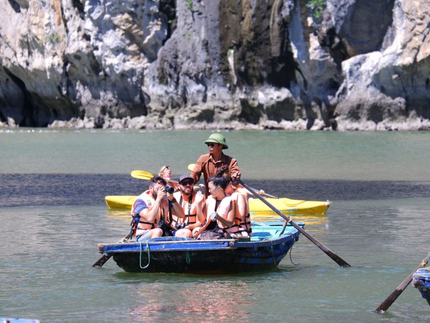 Hanoi: Islands & Caves Ha Long Cruise with Lunch & Kayaking - Kayaking or a bamboo boat through the coves