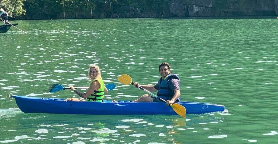 Hanoi: Roundtrip Halong Bay Islands, Caves, Kayaking & Lunch - Why this Ha Long Bay day trip works