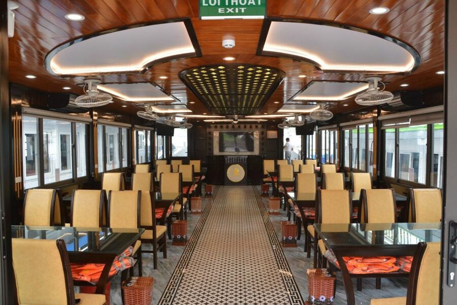 Hanoi: Roundtrip Halong Bay Islands, Caves, Kayaking & Lunch - Seafood lunch with the islands outside