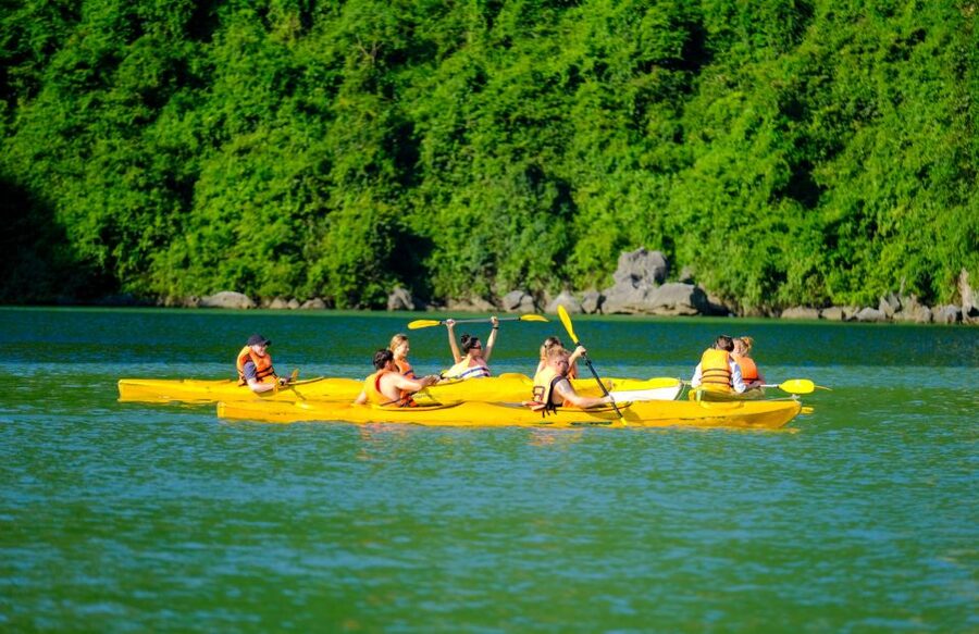 Hanoi: Roundtrip Halong Bay Islands, Caves, Kayaking & Lunch - Sung Sot Cave on Bo Nau Island