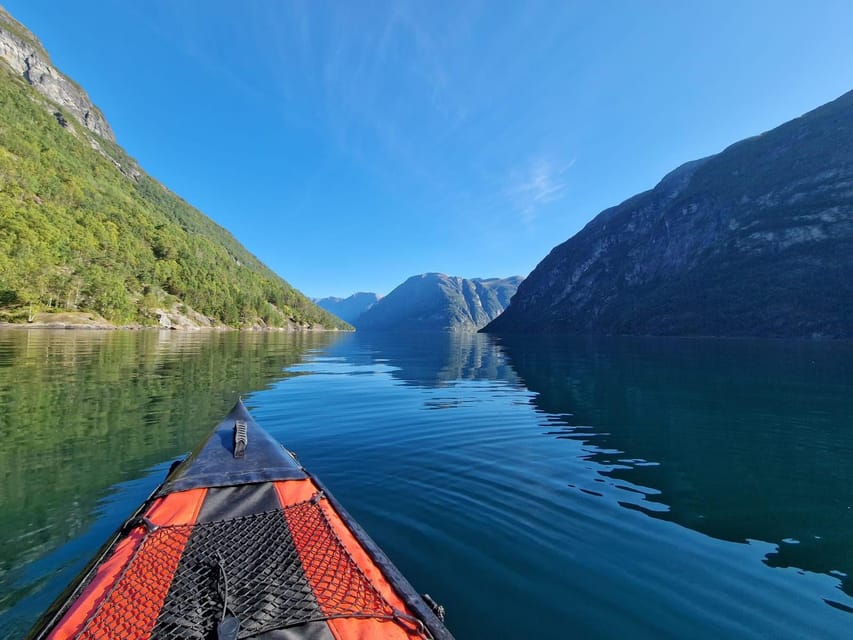 Hellesylt: Beginner-Friendly Fjord Kayaking Experience - Wildlife, water, and stories about Helsetkopen