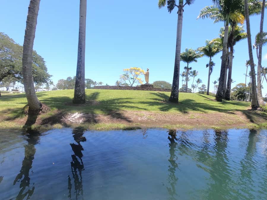 Hilo: Wailoa River to King Kamehameha Guided Kayaking Tour - Under the dragon arches and Japanese-style bridges