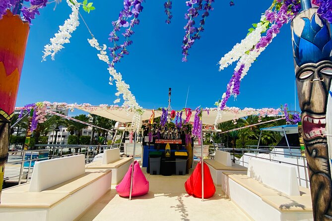 Ibiza Beach Hopping Cruise with Paddleboards, Drinks and Food 6h - Capacity, comfort, and service