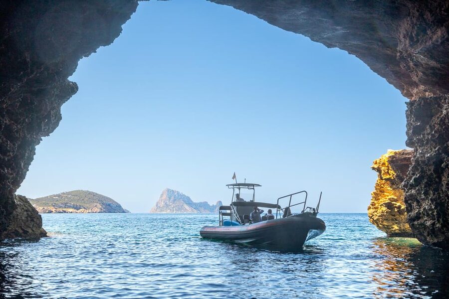 Ibiza: SpeedBoat trip to Atlantis & Es Vedra Snorkel+Paddle - Check-in at San Antonio’s harbor