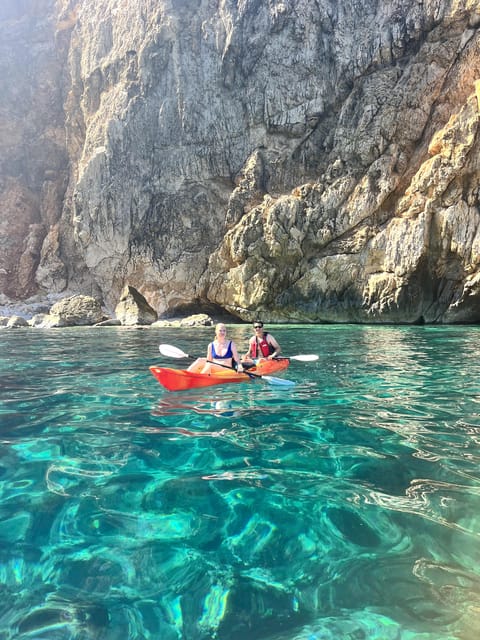 Jávea: Cala Portixol Kayak Tour with Snorkel & Cliff Jumping - Guides, kayaks, and the feel of a small group