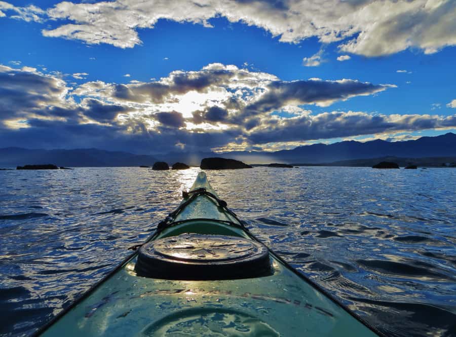 Kaikoura: Sunset Evening Kayaking Tour - Sunset, mountains, and the final paddle back