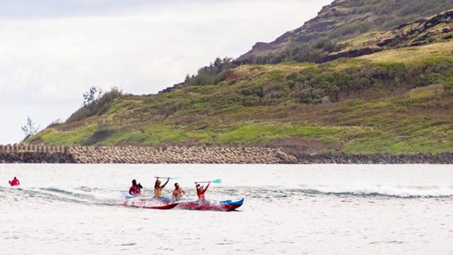 Kauai: Outrigger Canoe Surfing - Paddling the traditional canoe