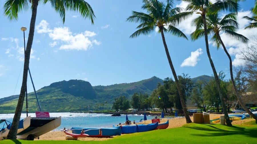 Kauai: Outrigger Canoe Surfing - Catching three or four waves