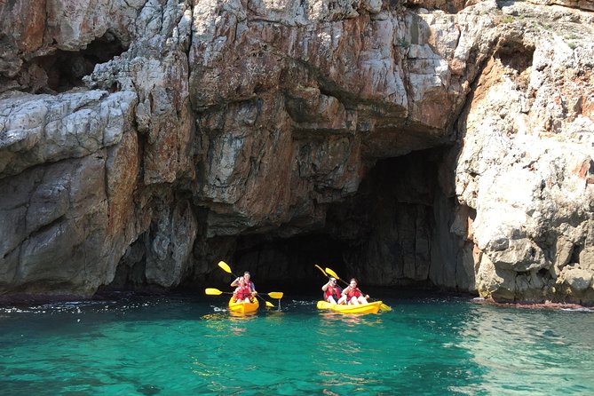 Kayak and snorkel excursion to Cova Tallada - Entering the cave with a supplied lantern