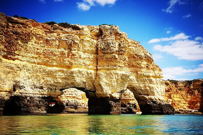 Kayak Benagil Cave with 1st kayak tour company - Cão Raivoso Beach and Gruta dos Algarinhos