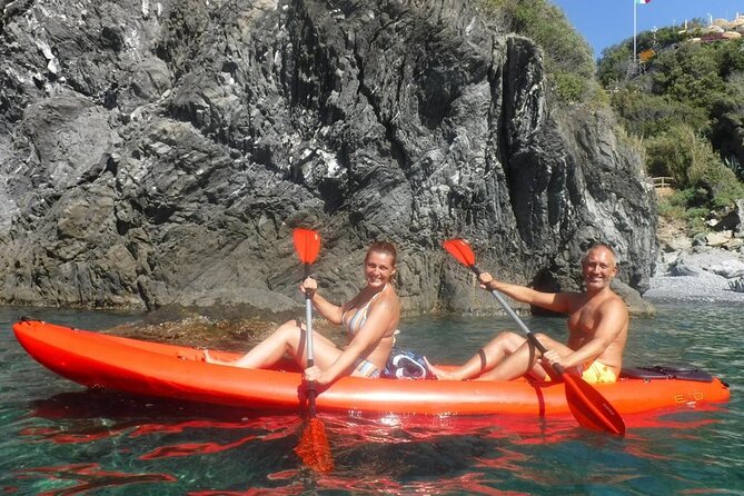Kayak experience with Carnassa Tour in Cinque Terre + Snorkeling - The snorkeling stop near the rocks and waterfalls