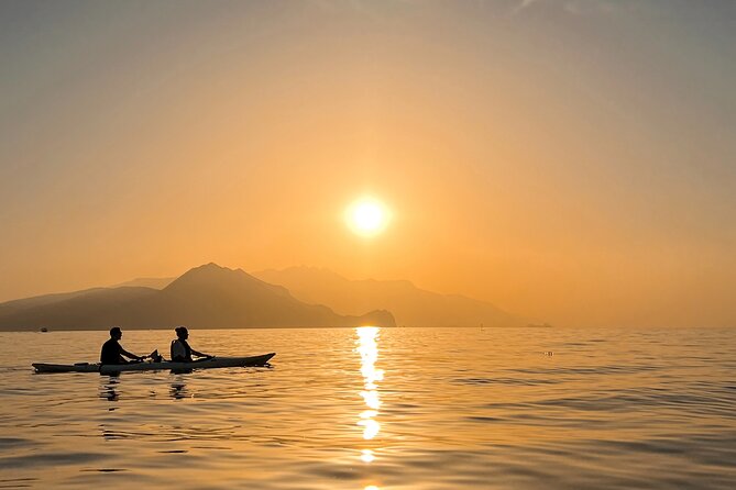 Kayak tour in Capri between caves and beaches. Photos included. - How hard is the paddling?