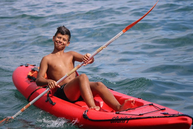 Kayak tour in Lagos to visit the caves. - Why Ponta da Piedade is worth seeing from a kayak
