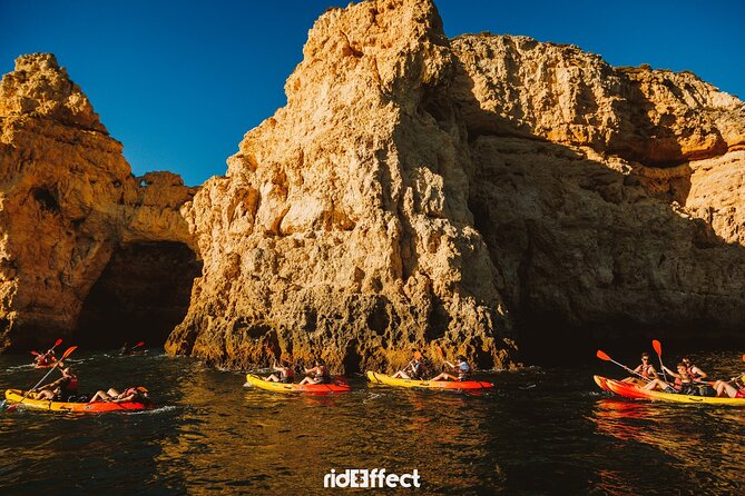 Kayak tour in Lagos to visit the caves. - What to wear and what to protect