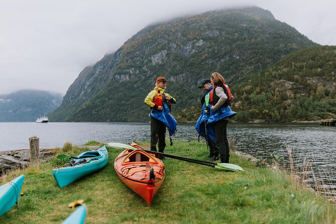 Kayak Tour with Waterfall Views in Geiranger - Why Kayaking Gives Geiranger Fjord a Different Scale