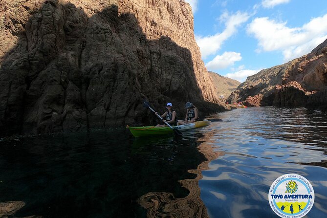 Kayak y snorkell por las mejores calas del Parque Natural Cabo de Gata - Guides, explanations, and the language question