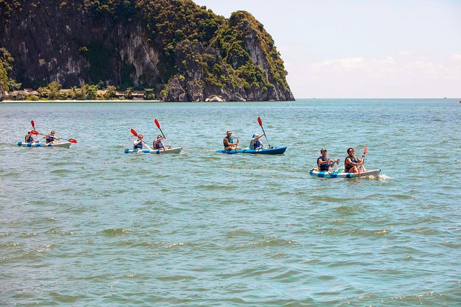Kayaking at Lan Ha Bay - Vietnamese lunch with the islands around you