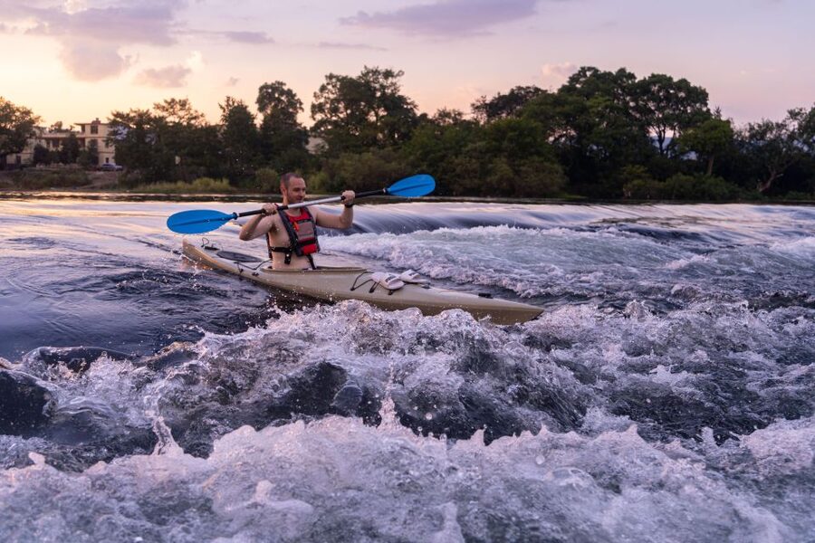 Kayaking tour with Local Guide( dry suit for winter) - Two hours and about 9 kilometers of changing water