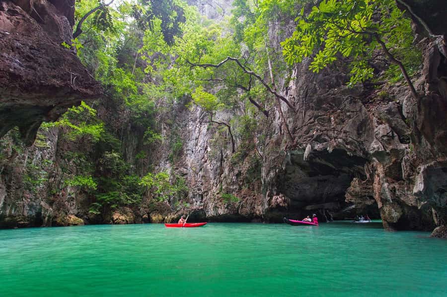 Khao Lak: James Bond Island & Canoeing Tour by Longtail Boat - Lunch at Panyee’s stilted fishing village