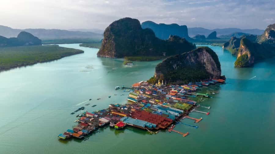 Khaolak: James Bond Island Kayak Tour with Snorkeling &Lunch - Panyee Island: lunch above the water