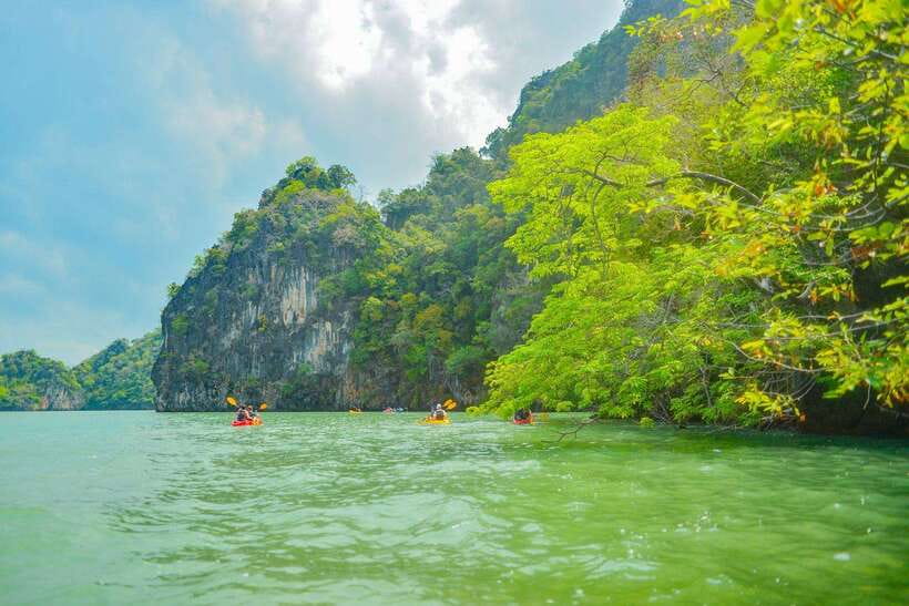 Ko Lanta: Full-Day Mangrove and Sea Cave Kayaking Experience - How the guiding affects the day