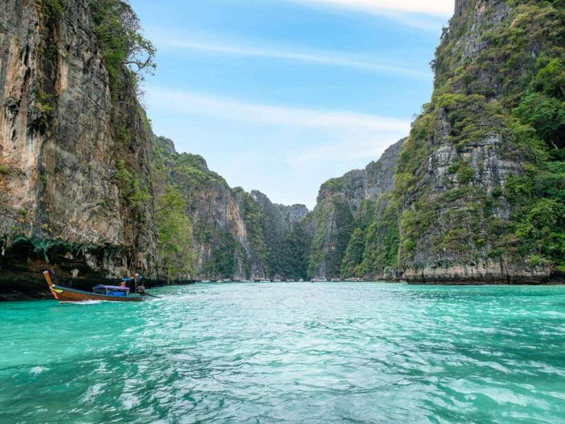 Ko Lanta: Kayak and Long-Tail Boat Nature and Wildlife Tour - Koh Phee and its strange rock shapes