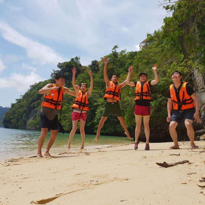 Ko Lanta: Ko Aung, Ko Phee Ghost Cave Island, Talabeng Kayak - Talabeng Island and the sea cave by kayak