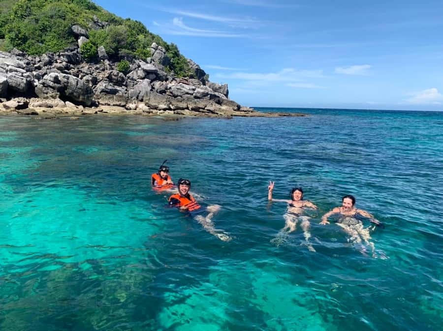 Koh Samui: Angthong Marine Park Speedboat Tour with Kayaking - Boat comfort, guide quality, and group size