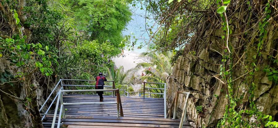 Koh Samui: Day Tour to Ang Thong with Kayak, Snorkel & Lunch - Beach lunch on Koh Maekok