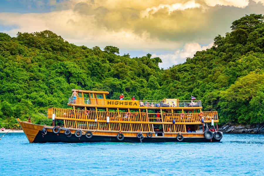 Koh Samui: Mu Ko Ang Thong Park Cruise with Kayaking Option - Lunch on board, with enough food for a full day