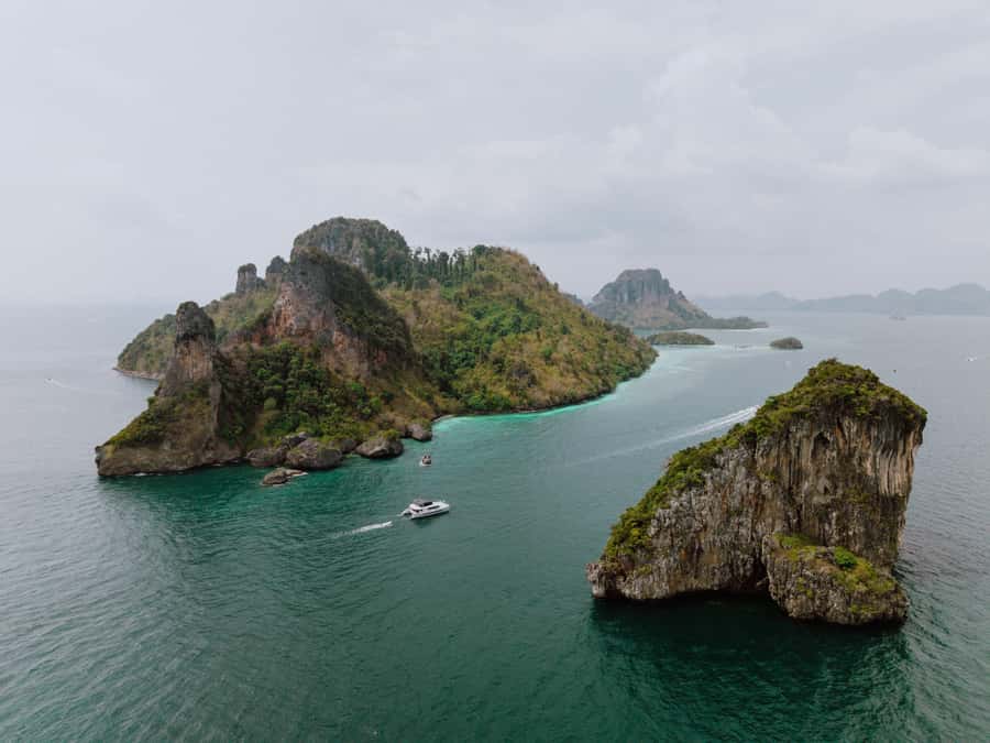 Krabi: 4 Island Premium Yacht with Snorkeling & Clear Kayak - Railay Beach and Phranang Cave views
