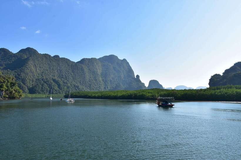 Krabi: A Kayaking Odyssey through Din Daeng Mangrove Maze - Ko Ha, or the Five Islands