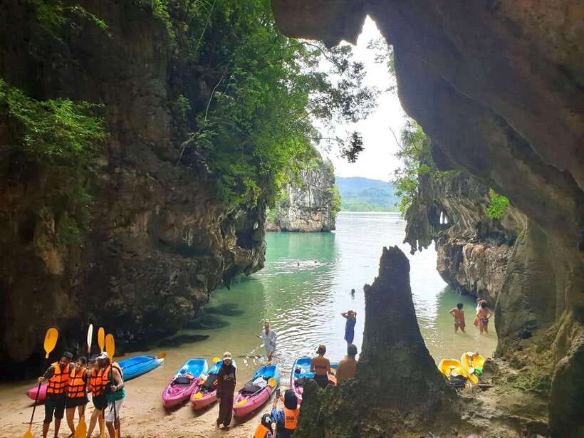Krabi: A Kayaking Odyssey through Din Daeng Mangrove Maze - Group size, pace, and the tide