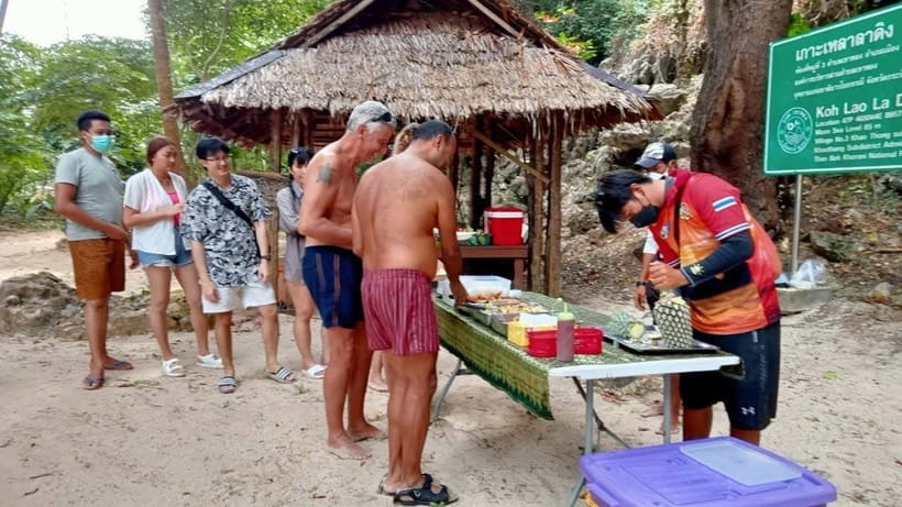 Krabi: Hong Island Longtail Boat & Kayak Tour w Buffet Lunch - The 360-degree viewpoint above Hong Island