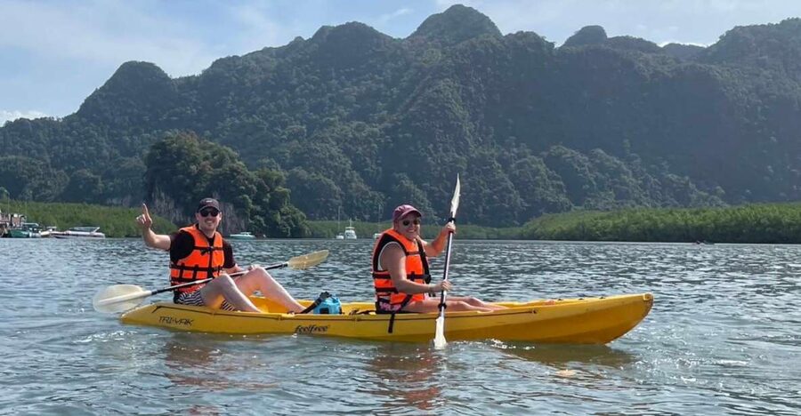 Krabi kayaking Ao thalane - Safety briefing before the paddling starts