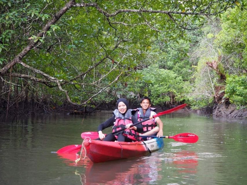 Krabi kayaking Ao thalane - Through mangrove tunnels and narrow channels